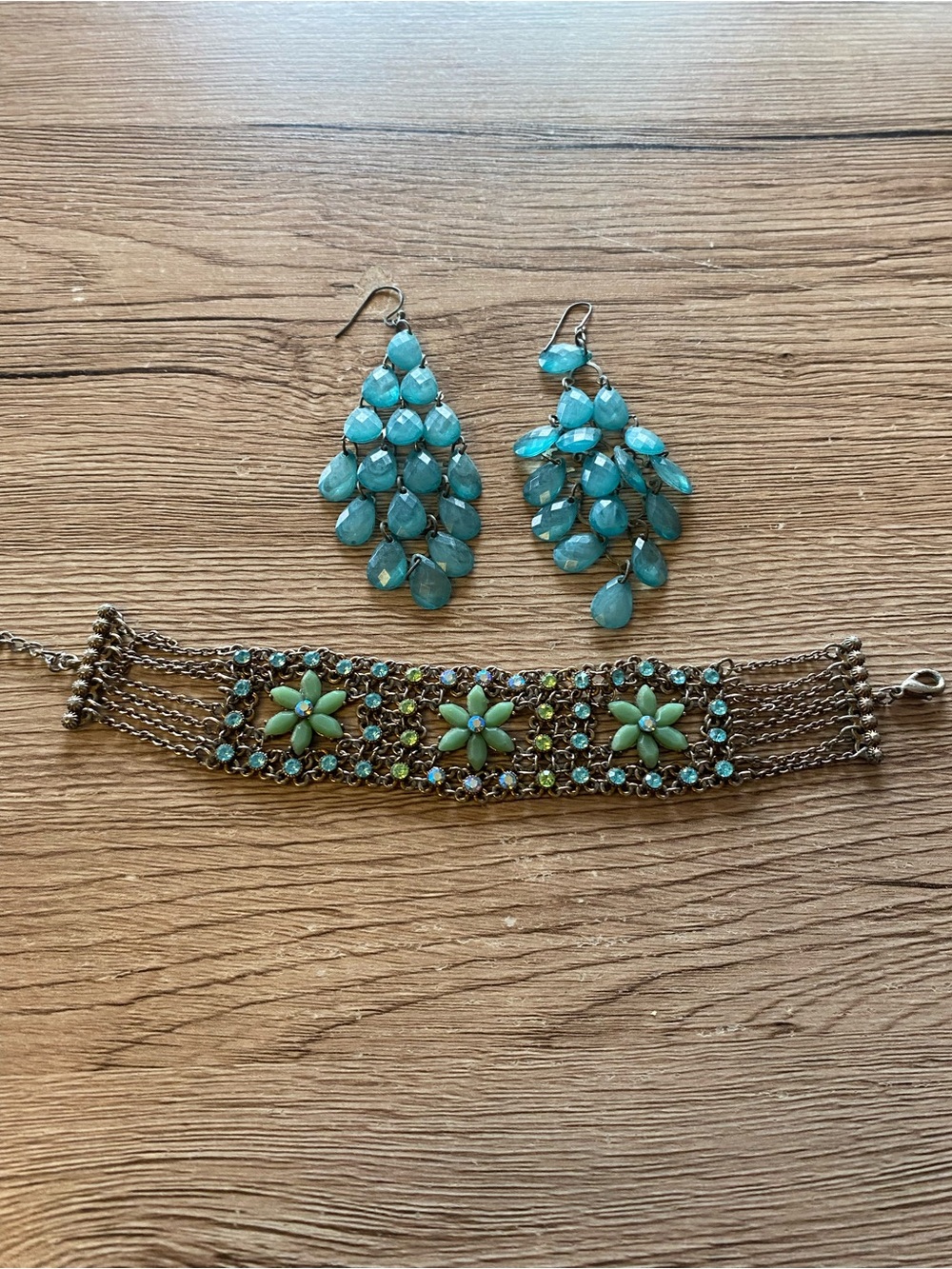 Turquoise Cluster Teardrop Earrings with Green Floral Bracelet Set